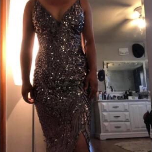 Formal dress - Picture 4 of 4